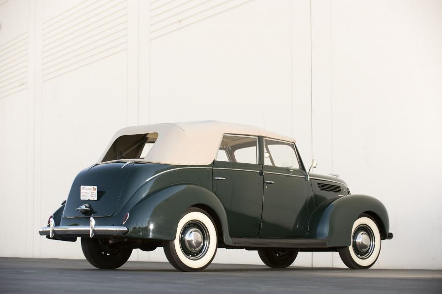  Ford DeLuxe Convertible Sedan 1938 года  (фото 7 из 7)